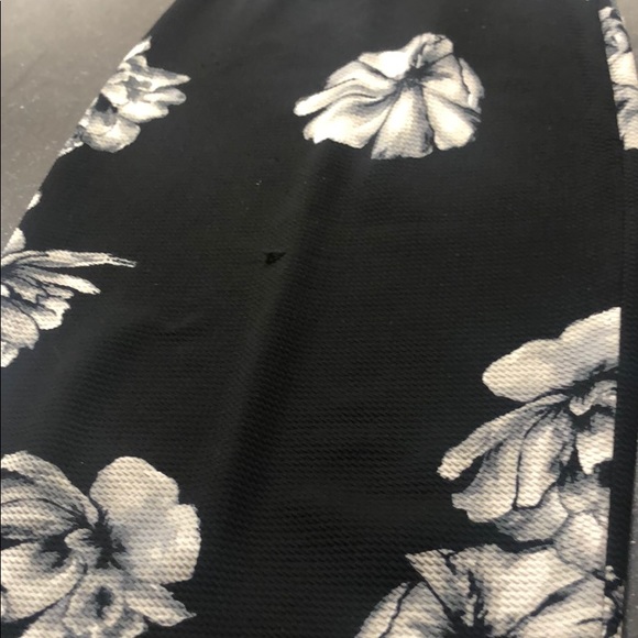 •Pencil Skirt• - Picture 3 of 4